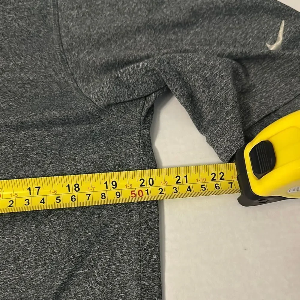 Nike Men's Gray Polo Shirt Medium dry fit‎